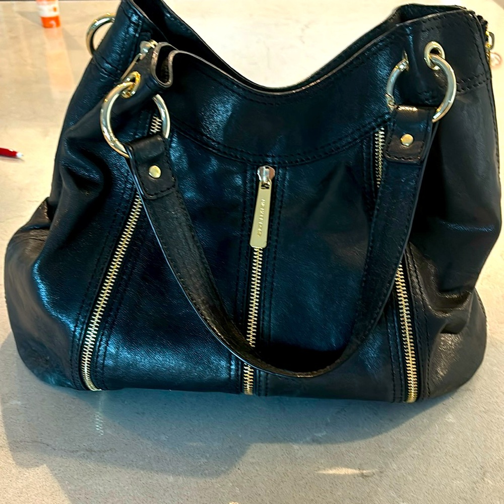 Michael Kors LG shoulder tote. Black leather handbag